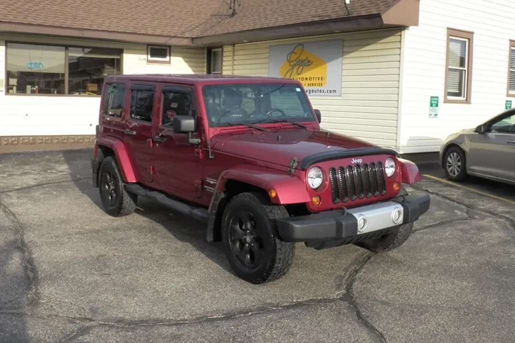 2013 Jeep Wrangler Unlimited Sahara photo 1