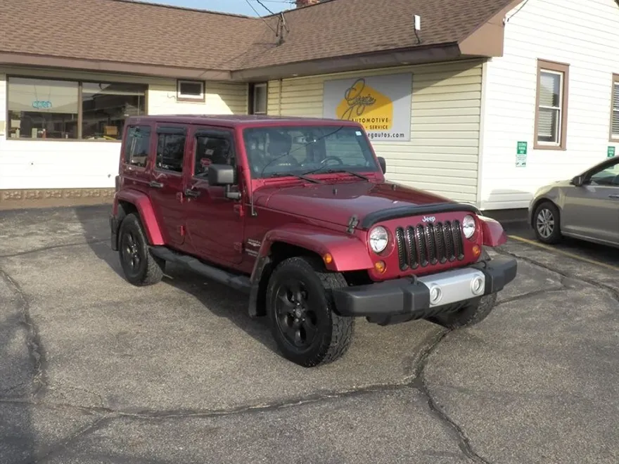 2013 Jeep Wrangler Unlimited Sahara photo 1