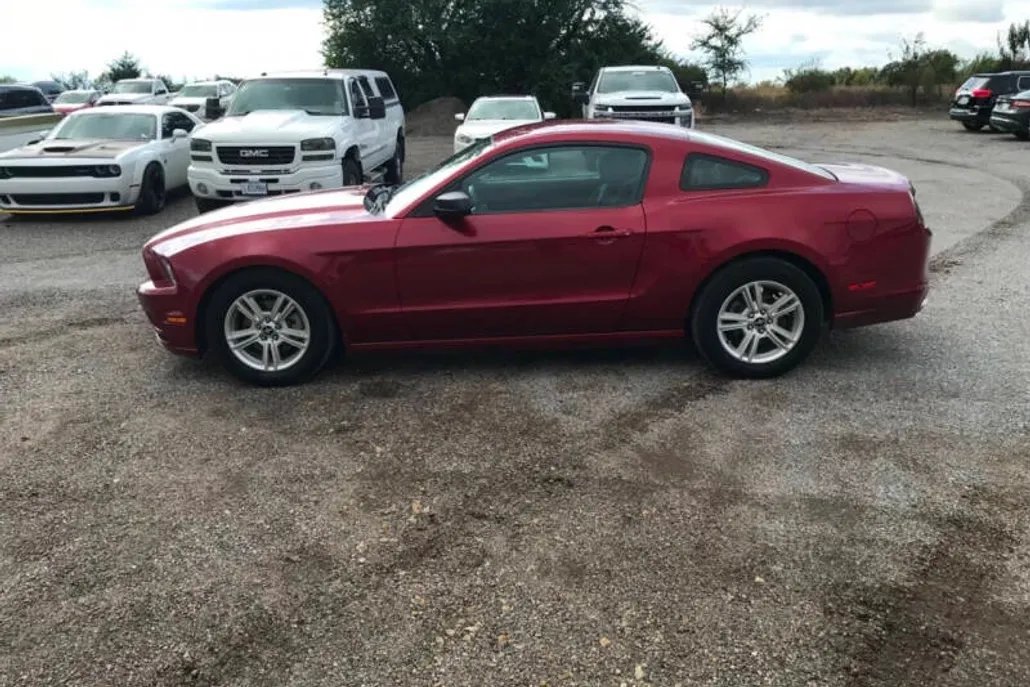 2014 Ford Mustang V6 photo 1