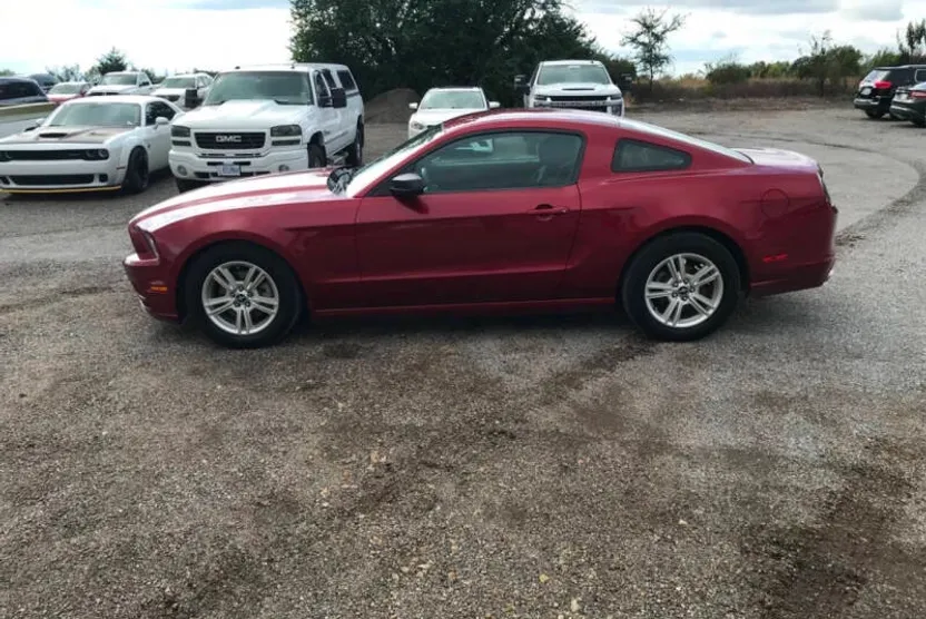 2014 Ford Mustang V6 photo 1