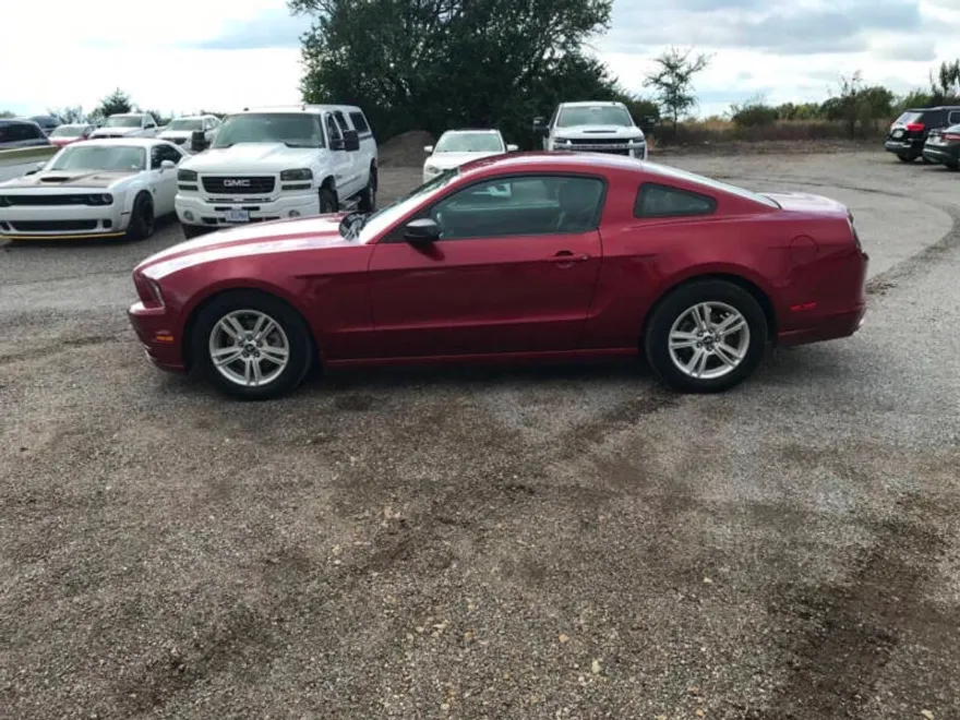 2014 Ford Mustang V6 photo 1