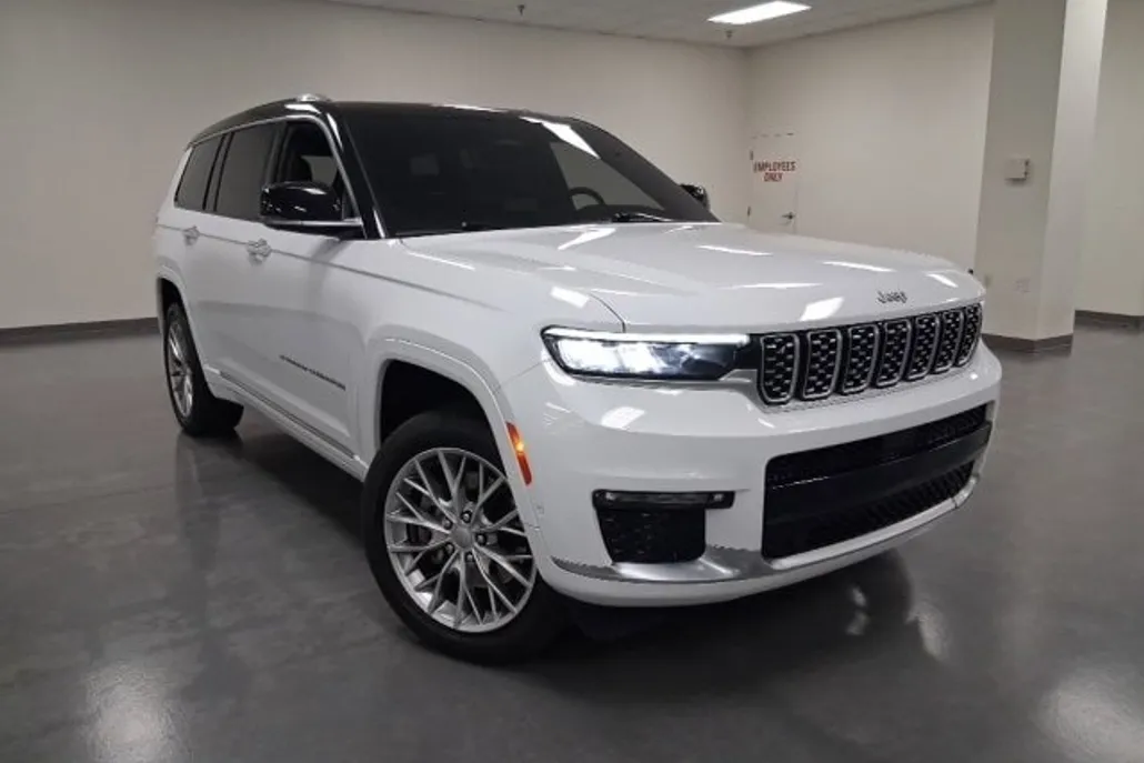 2023 Jeep Grand Cherokee Summit photo 1