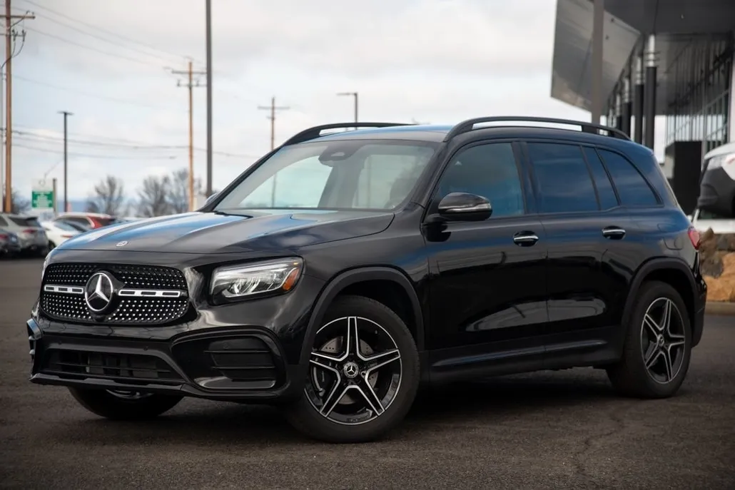 2025 Mercedes Benz GLB 250 4MATIC photo 1