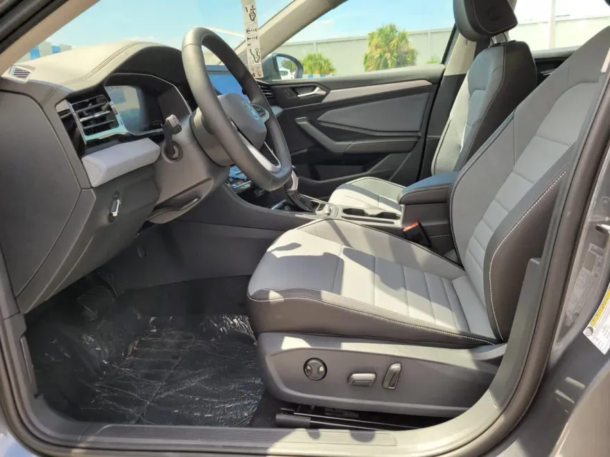 2025 Volkswagen Jetta 1.5T SE photo 1