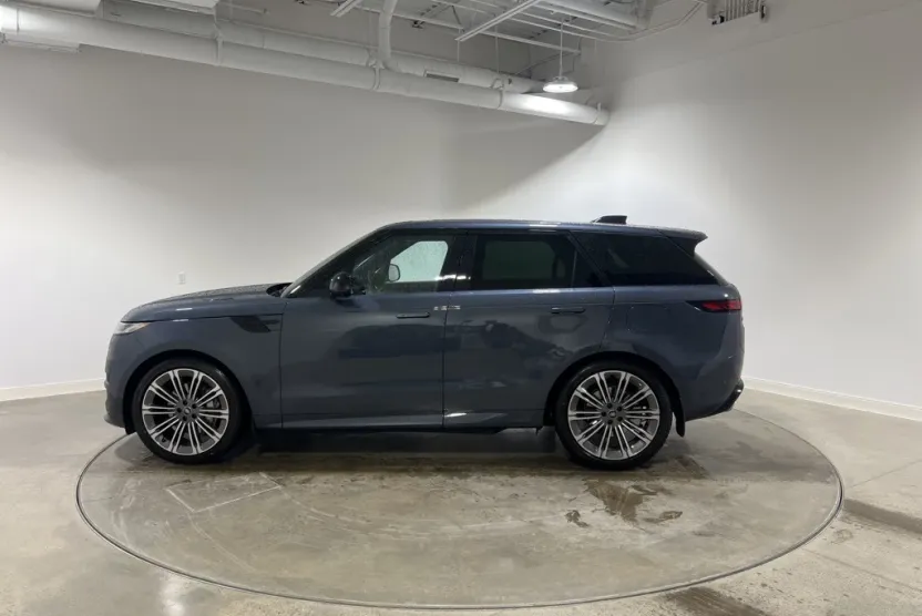 2025 Land Rover Range Rover Sport SE photo 1