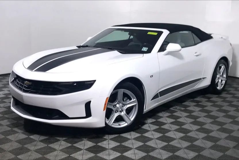 2019 Chevrolet Camaro 1LT photo 1
