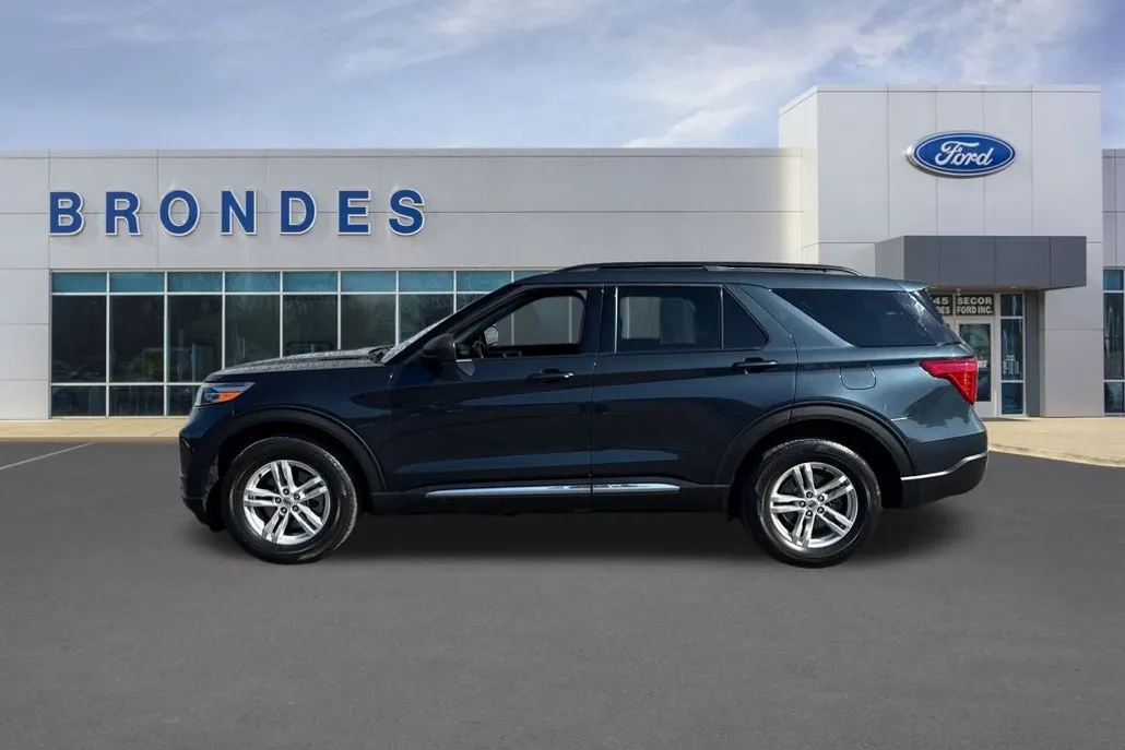 2022 Ford Explorer XLT photo 1