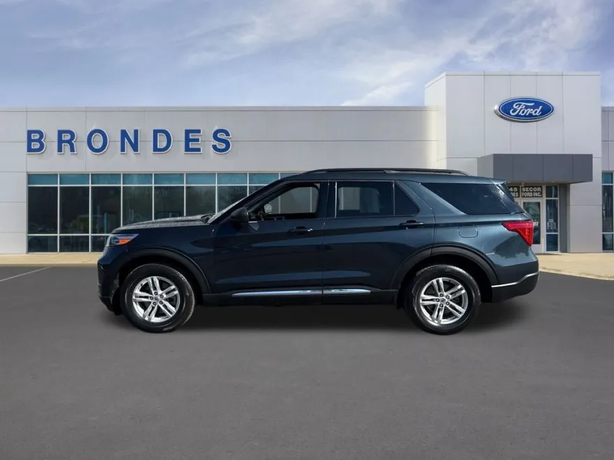 2022 Ford Explorer XLT photo 1