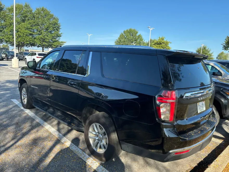 2024 Chevrolet Suburban LT photo 1