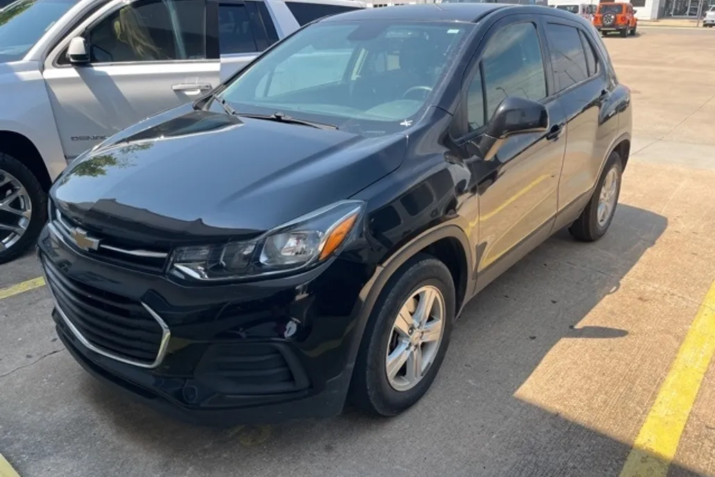2020 Chevrolet Trax LS photo 1