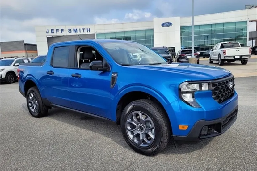 2025 Ford Maverick XLT photo 1
