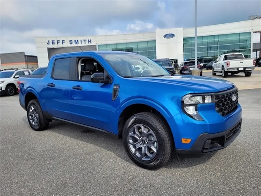 2025 Ford Maverick XLT photo 1