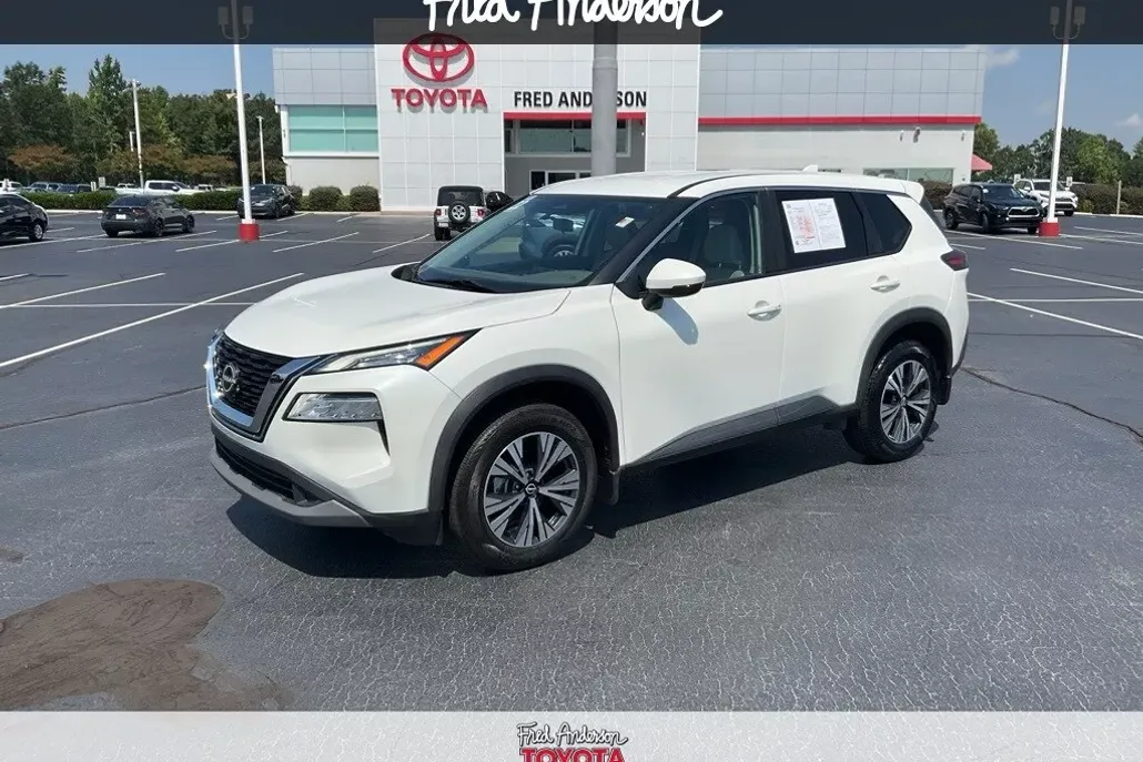 2022 Nissan Rogue SV photo 1