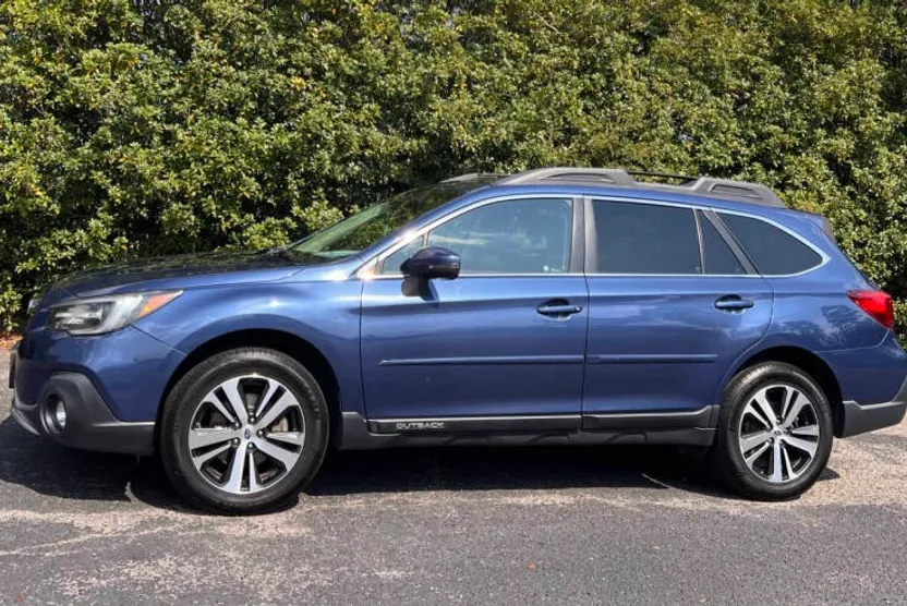 2019 Subaru Outback 2.5i Limited photo 1