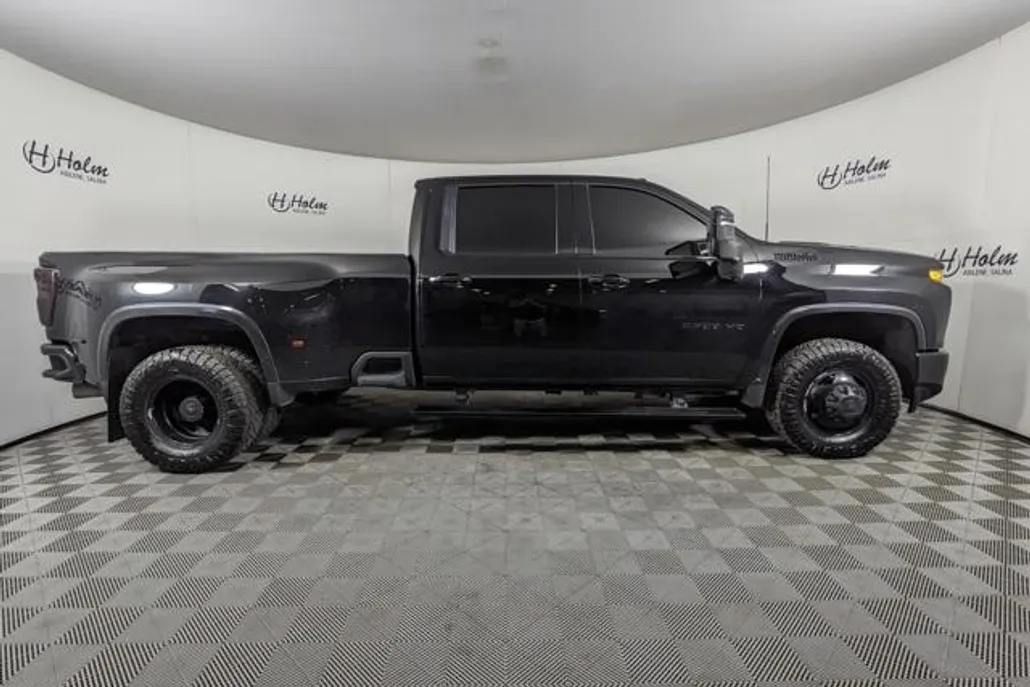 2022 Chevrolet Silverado 3500HD High Country photo 1