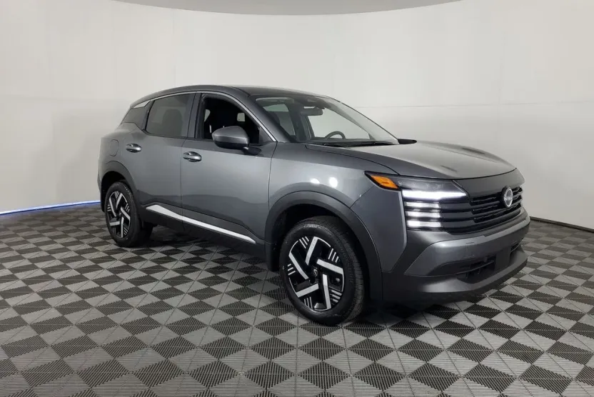 2025 Nissan Kicks SV photo 1