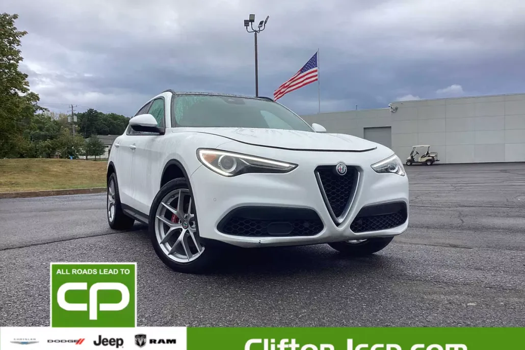 2019 Alfa Romeo Stelvio Ti Sport photo 1