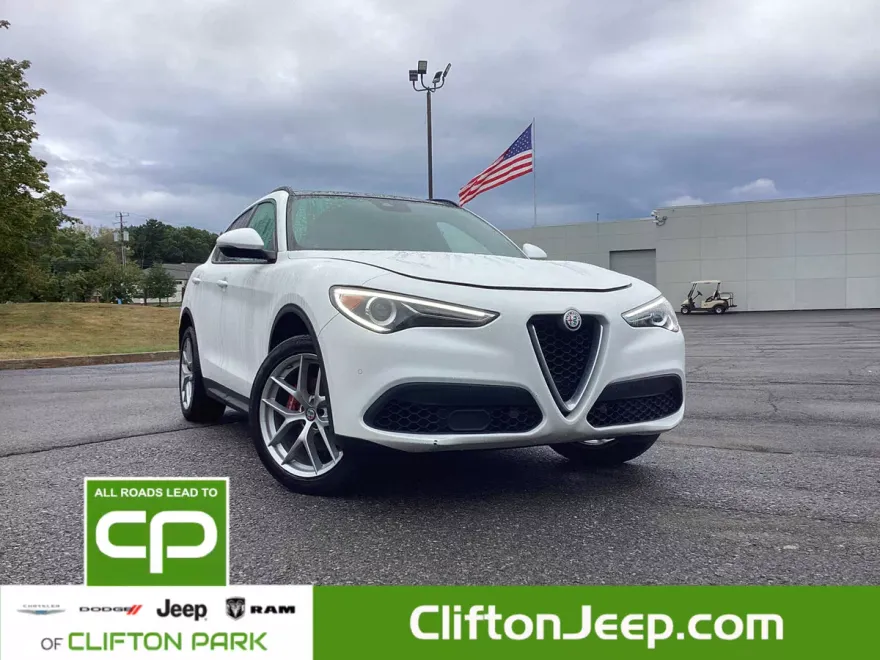 2019 Alfa Romeo Stelvio Ti Sport photo 1