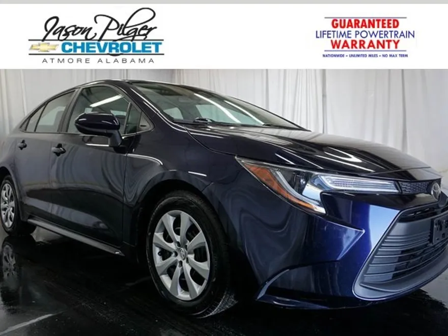 2024 Toyota Corolla LE photo 1