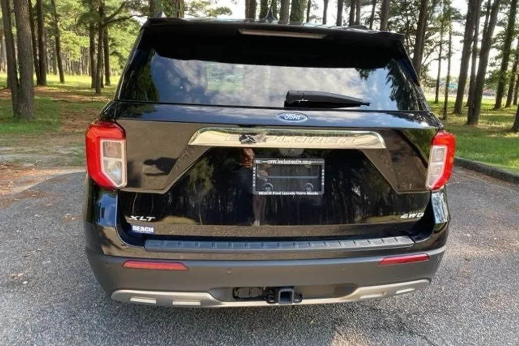2022 Ford Explorer XLT photo 1