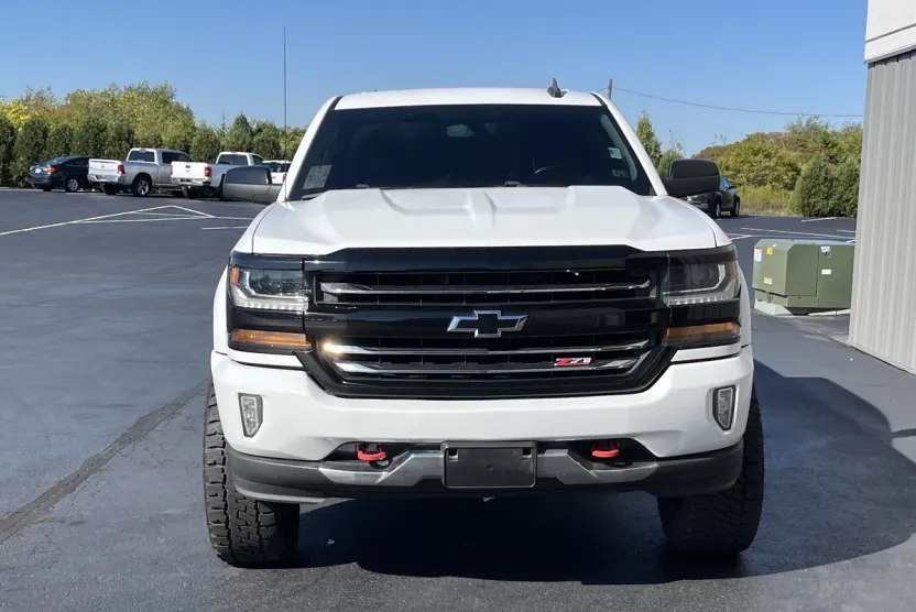 2017 Chevrolet Silverado 1500 LT photo 1
