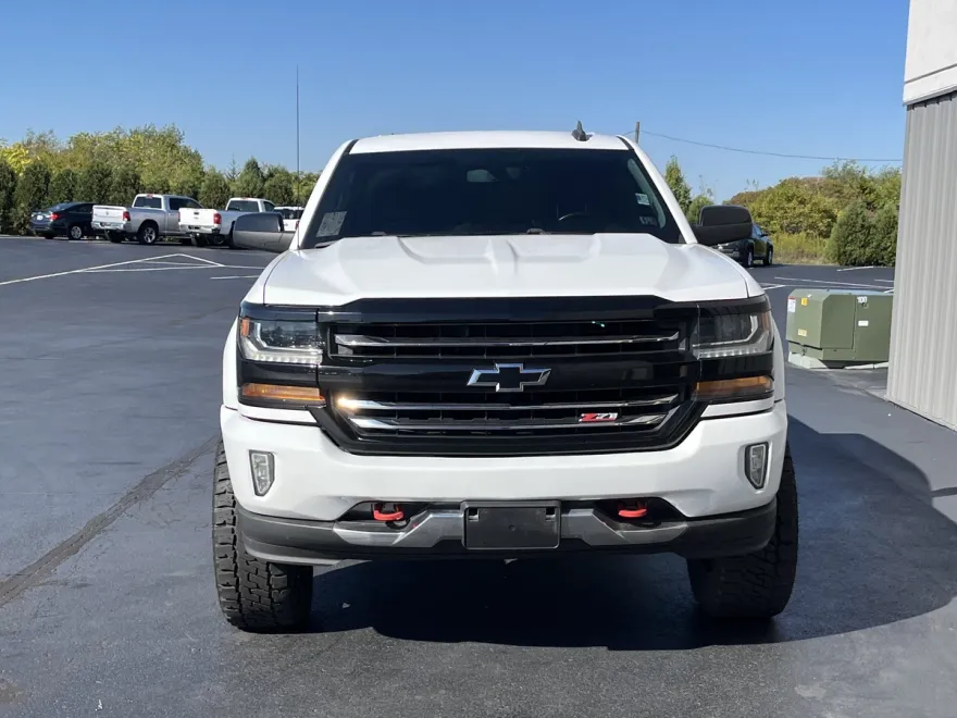 2017 Chevrolet Silverado 1500 LT photo 1