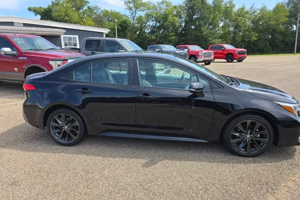 2024 Toyota Corolla SE photo 1