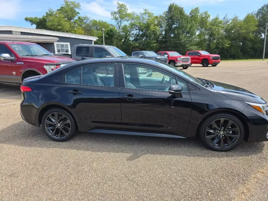 2024 Toyota Corolla SE photo 1