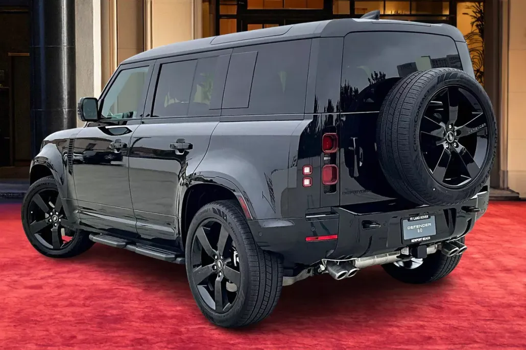 2025 Land Rover Defender 110 X-Dynamic SE photo 1