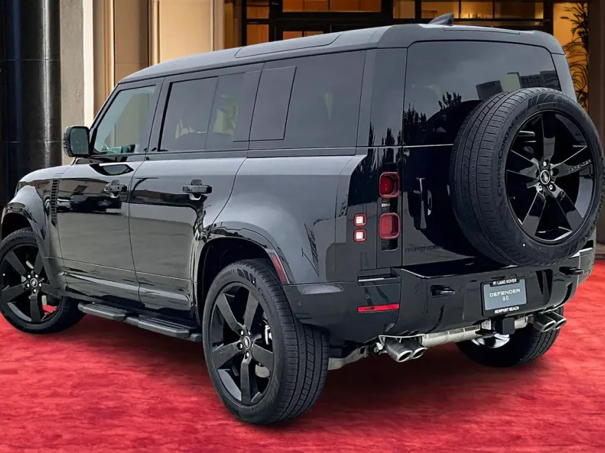 2025 Land Rover Defender 110 X-Dynamic SE photo 1