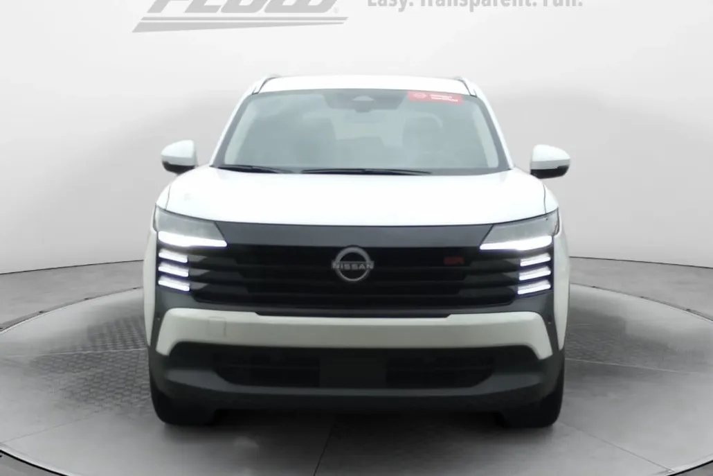 2025 Nissan Kicks SR photo 1