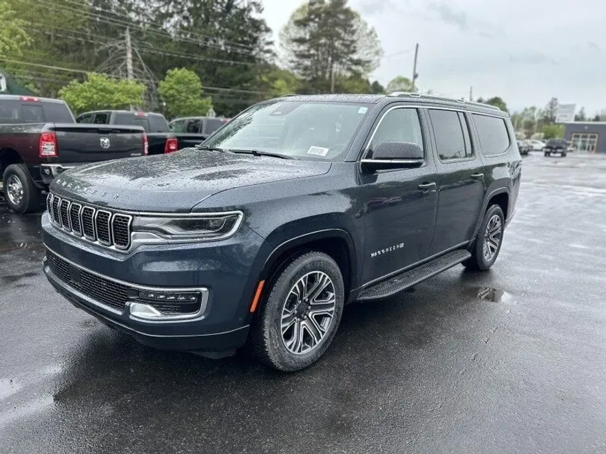 2024 Jeep Wagoneer L photo 1