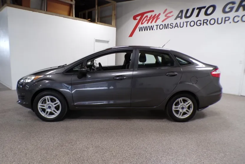 2017 Ford Fiesta SE photo 1