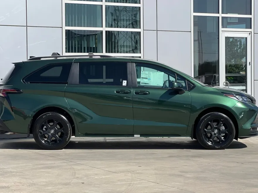 2025 Toyota Sienna Woodland Edition photo 1