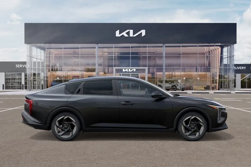 2025 Kia K4 EX photo 1
