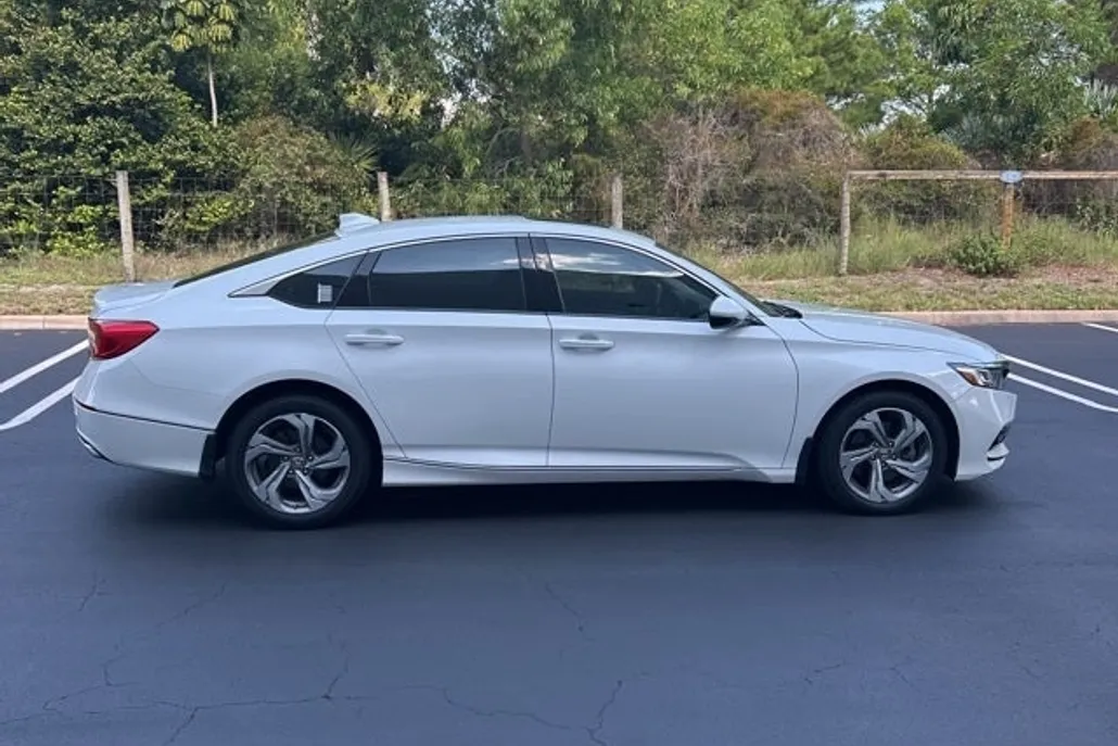 2020 Honda Accord EX-L 2.0T photo 1