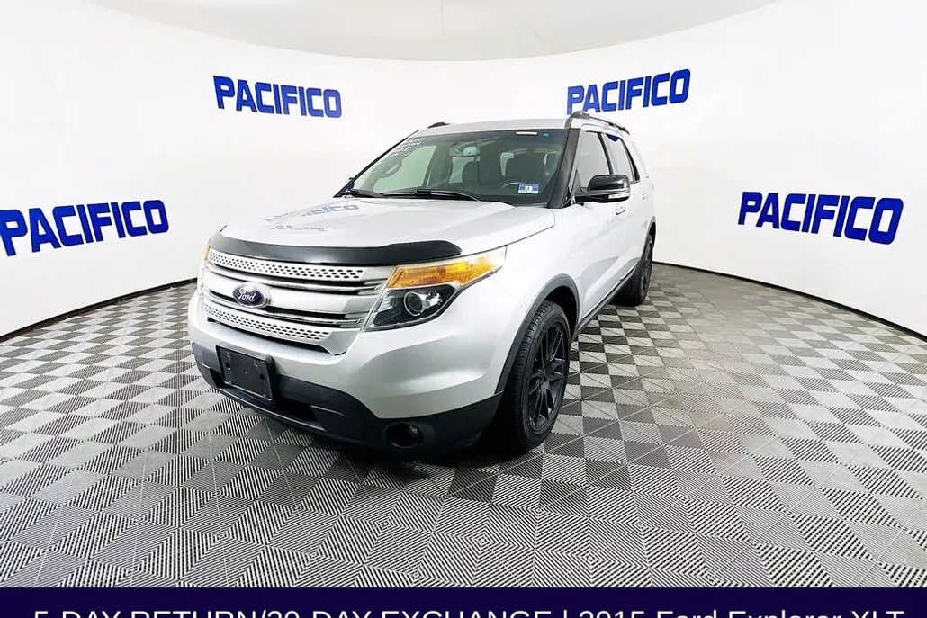 2015 Ford Explorer XLT photo 1