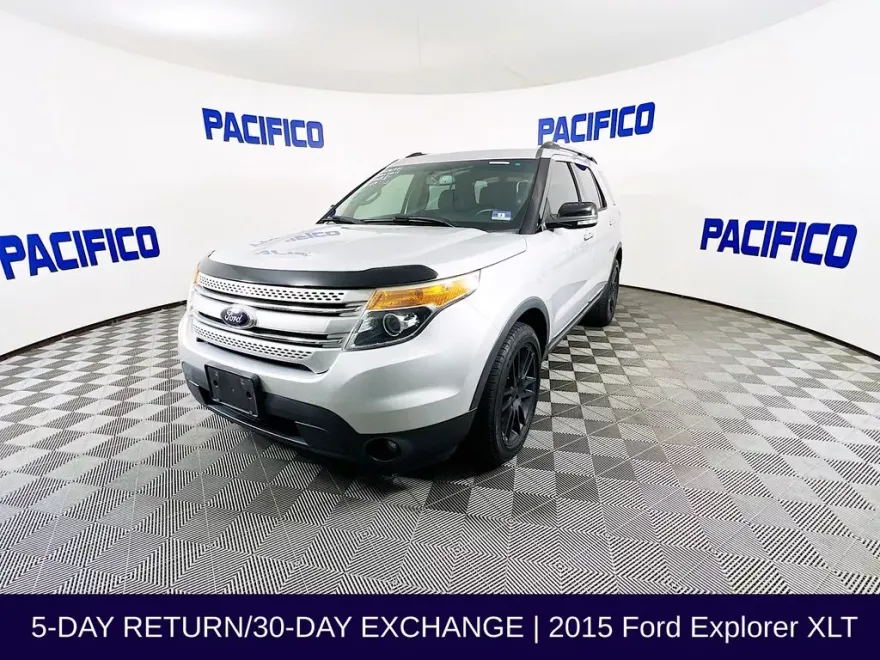 2015 Ford Explorer XLT photo 1