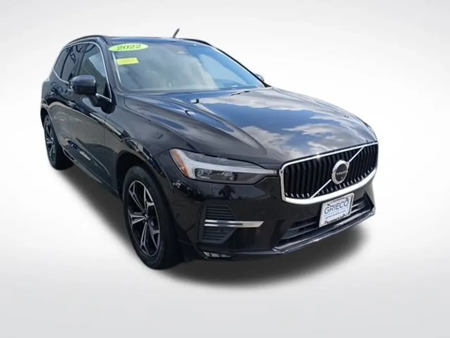 2022 Volvo XC60 B5 Momentum photo 1