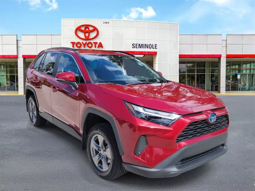 2024 Toyota RAV4 Hybrid XLE photo 1