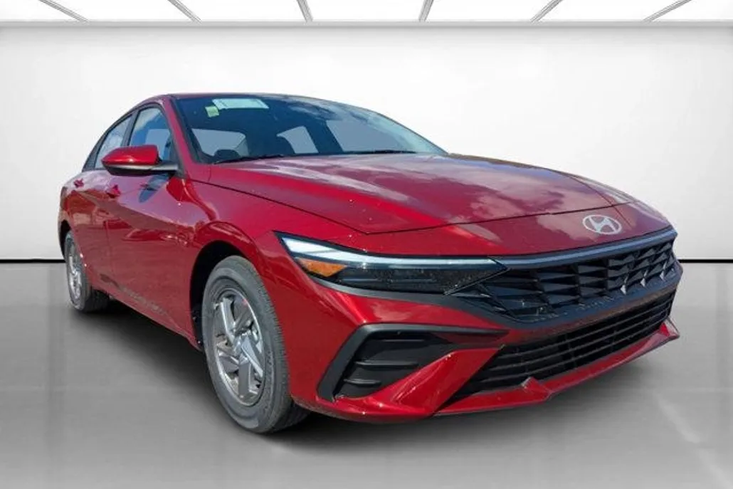 2025 Hyundai Elantra SE photo 1