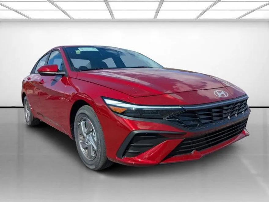 2025 Hyundai Elantra SE photo 1