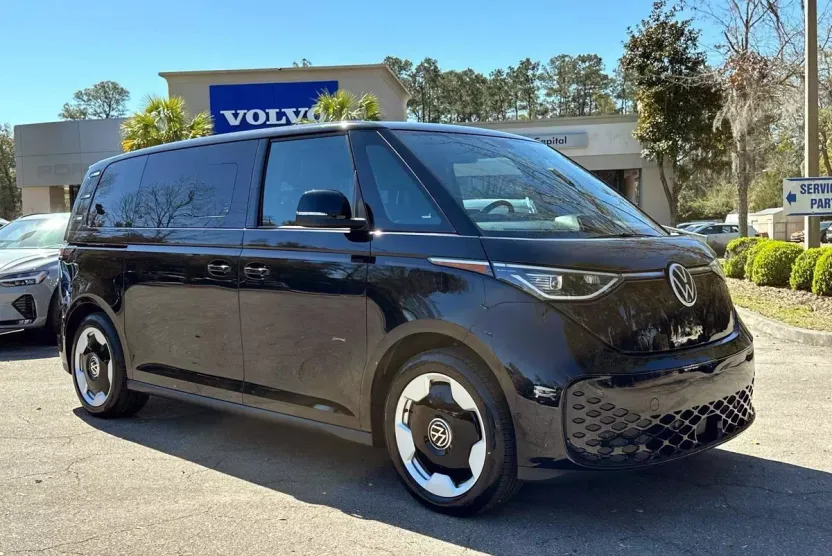 2025 Volkswagen ID. Buzz Pro S photo 1