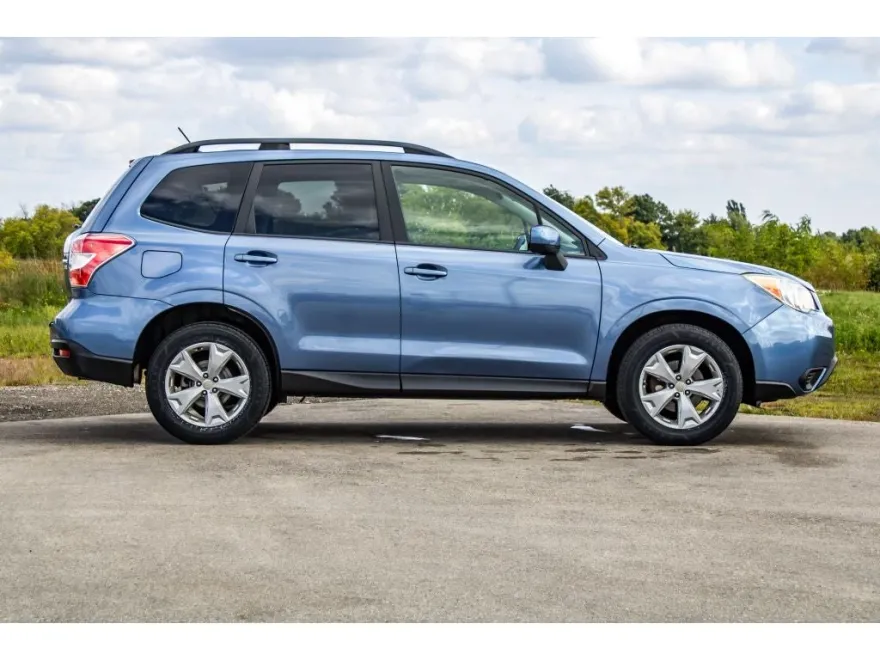 2015 Subaru Forester 2.5i Premium photo 1