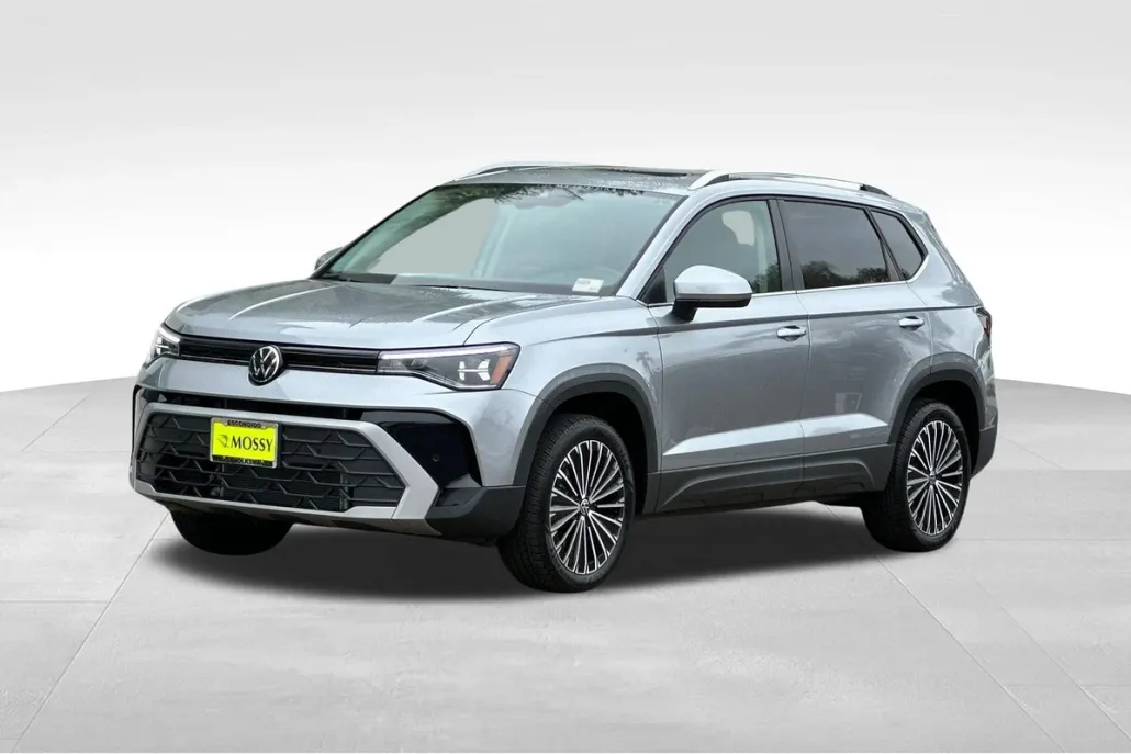 2025 Volkswagen Taos SE photo 1
