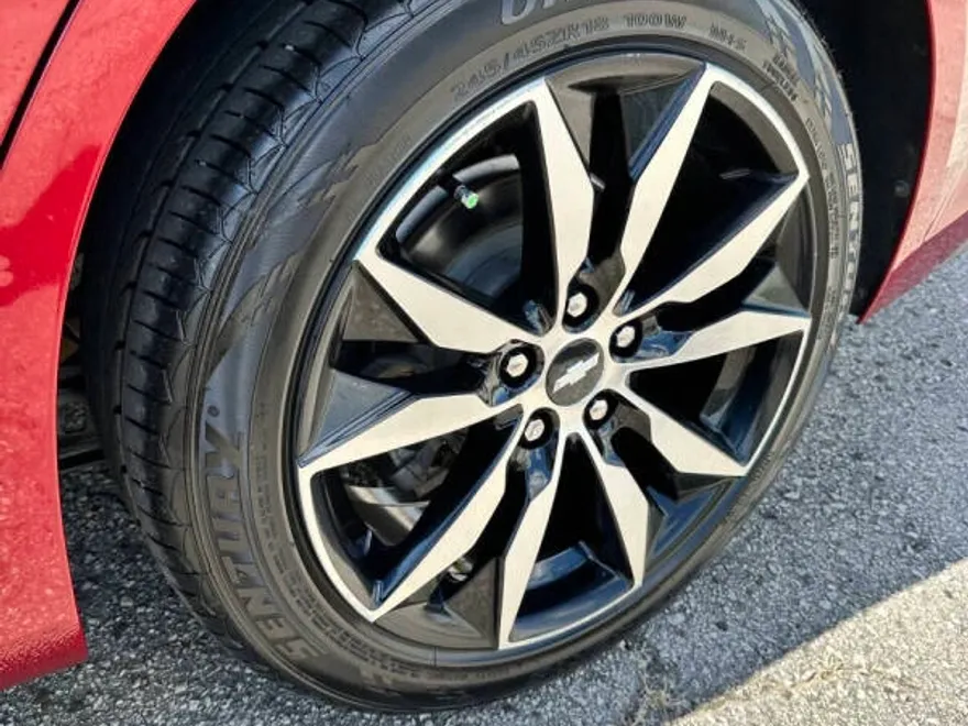 2018 Chevrolet Malibu 1LT photo 1