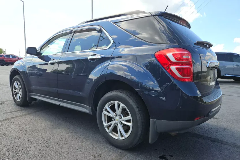 2016 Chevrolet Equinox LT photo 1