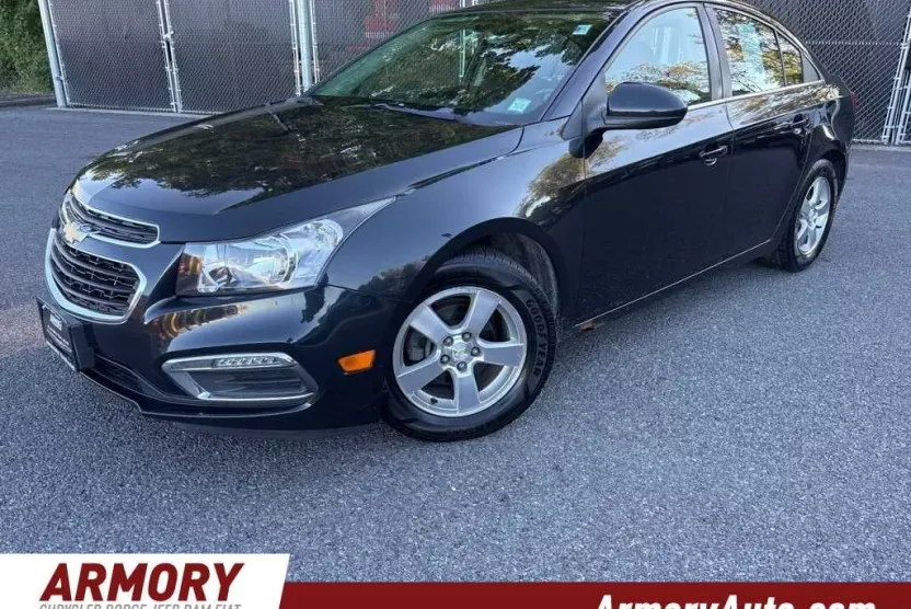 2015 Chevrolet Cruze LT photo 1