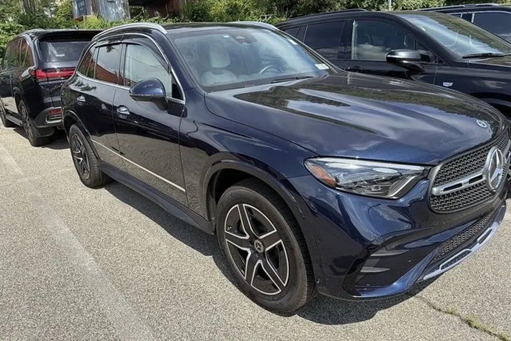 2024 Mercedes Benz GLC 300 4MATIC photo 1