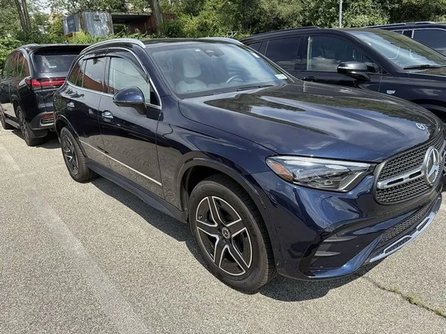 2024 Mercedes Benz GLC 300 4MATIC photo 1